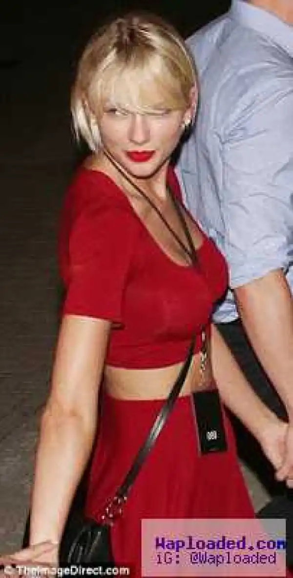 Did Taylor Swift have a b0oB job?